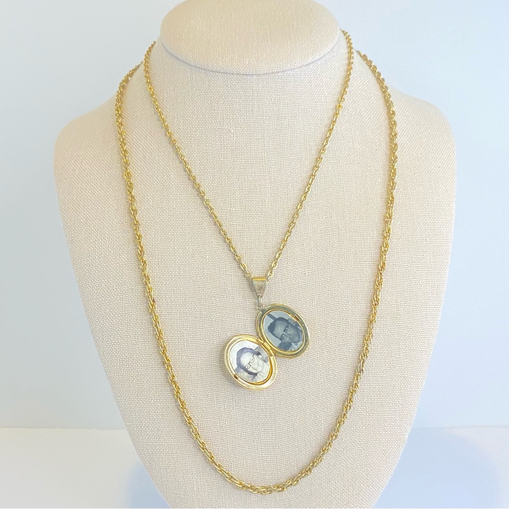 Vintage Oval Locket Pendant Necklace Gold Tone Double Chain Sweetheart Photos